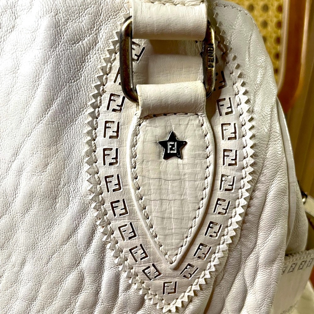 A+ condition Fendi White Shoulder Bag with Croc-Embossed Leather - Picture 4 of 15